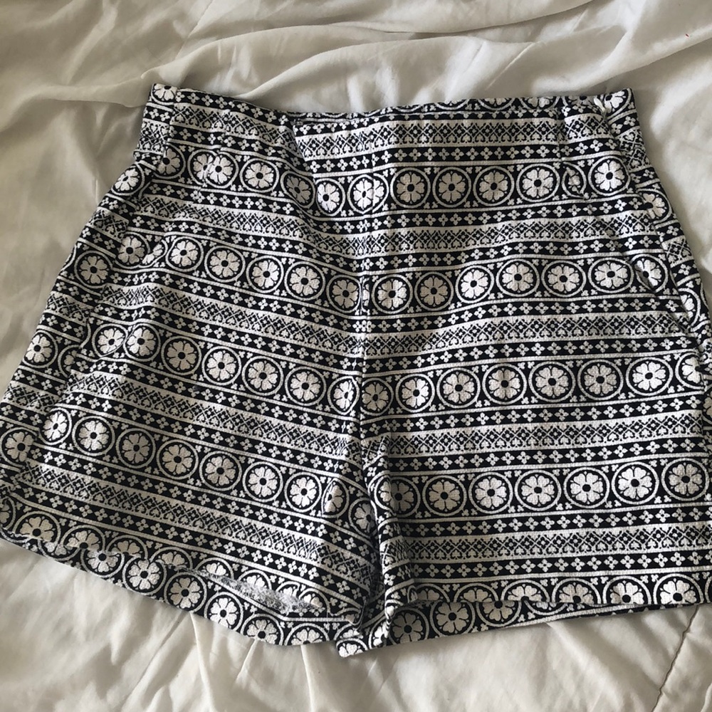 GAP pleated shorts with pockets